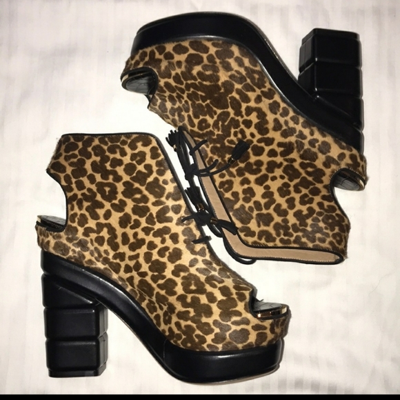 NEW Salvatore Ferragamo pony hair heels sz 8 - Picture 2 of 4